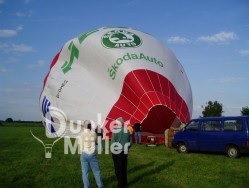 Ballon Start hinter dem Haus